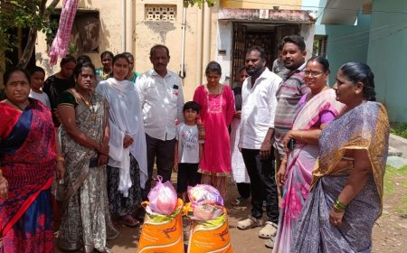 కాకినాడలో ఆపద్బాంధవుడు మచ్చా గంగాధర్ – దుర్గాడి వీర మణికంఠ కుటుంబానికి అండగా..